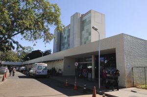foto da faixada do hospital de base de Braília